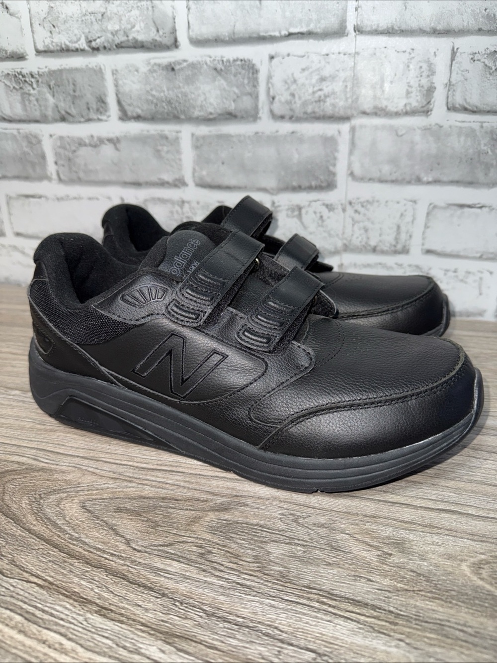 New Balance 928v2 Hook and Loop Black Leather Mens Size 9 D NEW